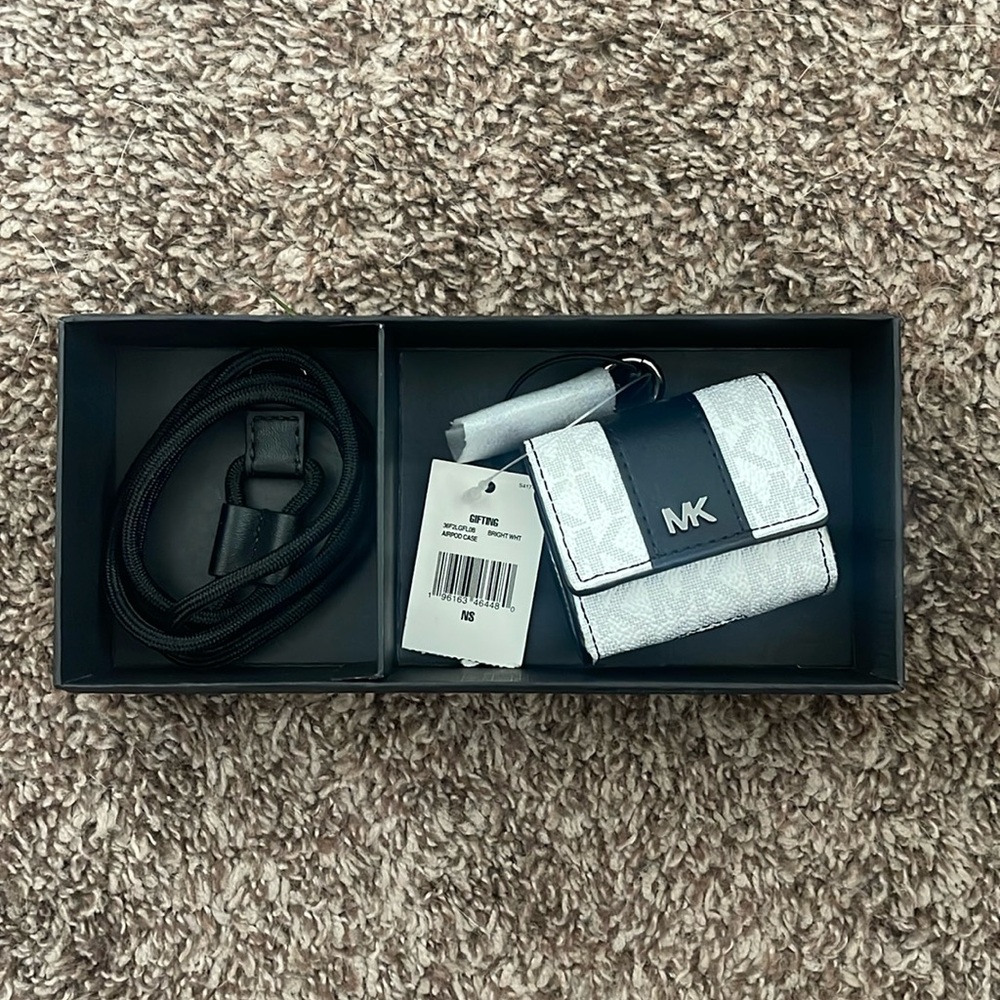 Michael Kors Gifting Expendable EARBUD Case MK Bright White